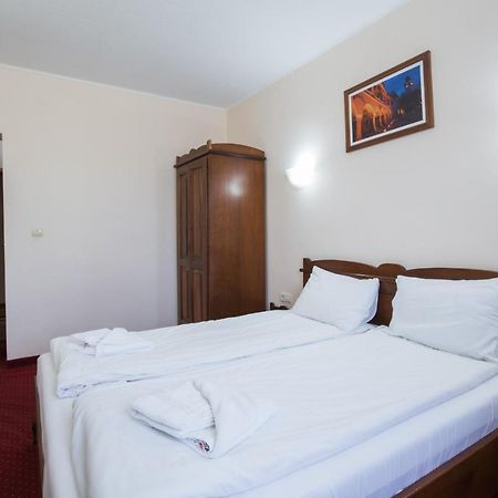 Dumbrava Sibiului Hotel ภายนอก รูปภาพ